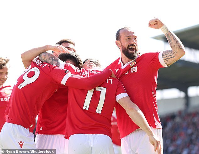 Former Wrexham star Steven Fletcher has announced his retirement from football at 38