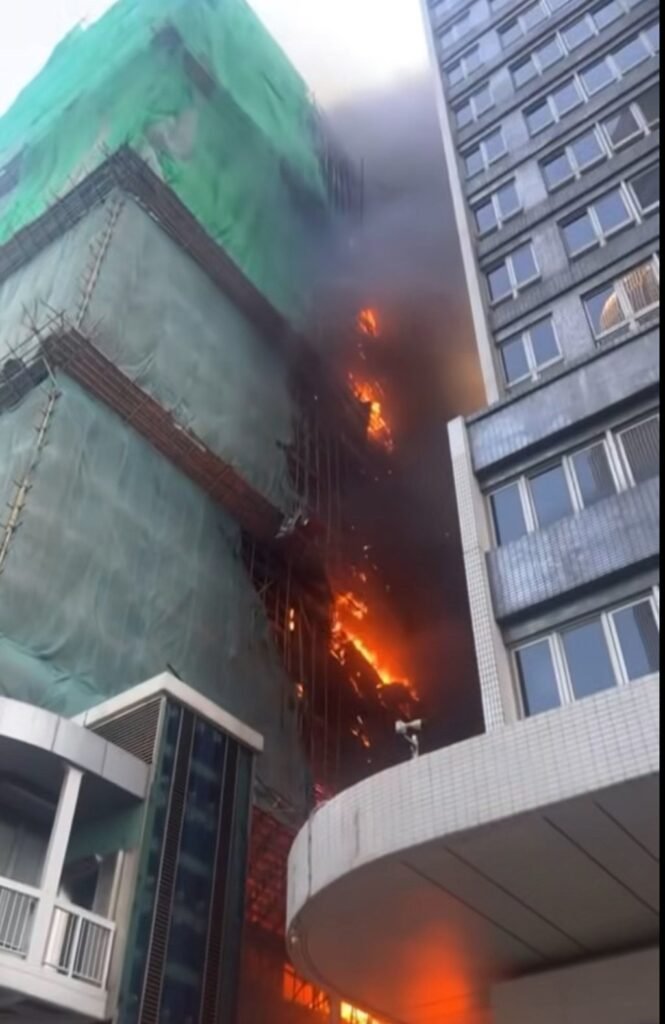 Scaffolding on the Chinachem Tower caught fire. Photo: Facebook / Soso Chan