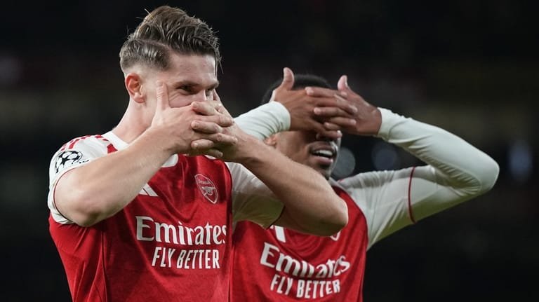 Arsenal's Viktor Gyoekeres, left, celebrates with Arsenal's Gabriel after scoring...