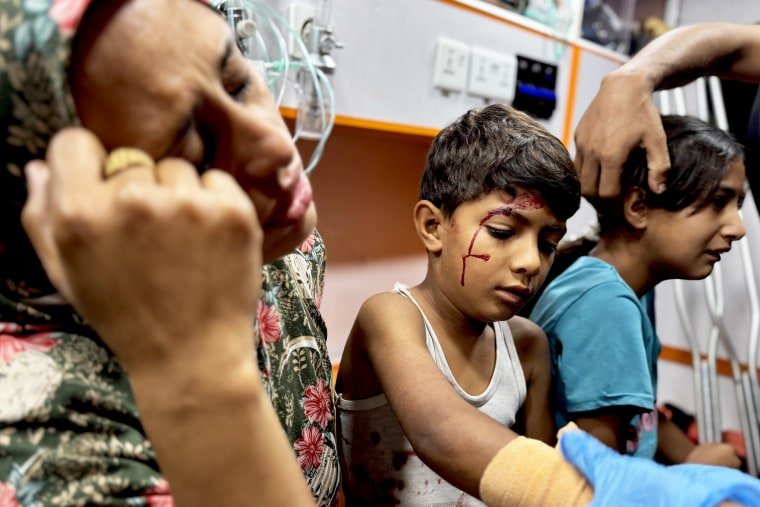 Israel violates the ceasefire and targets the tents sheltering displaced Palestinians in Gaza