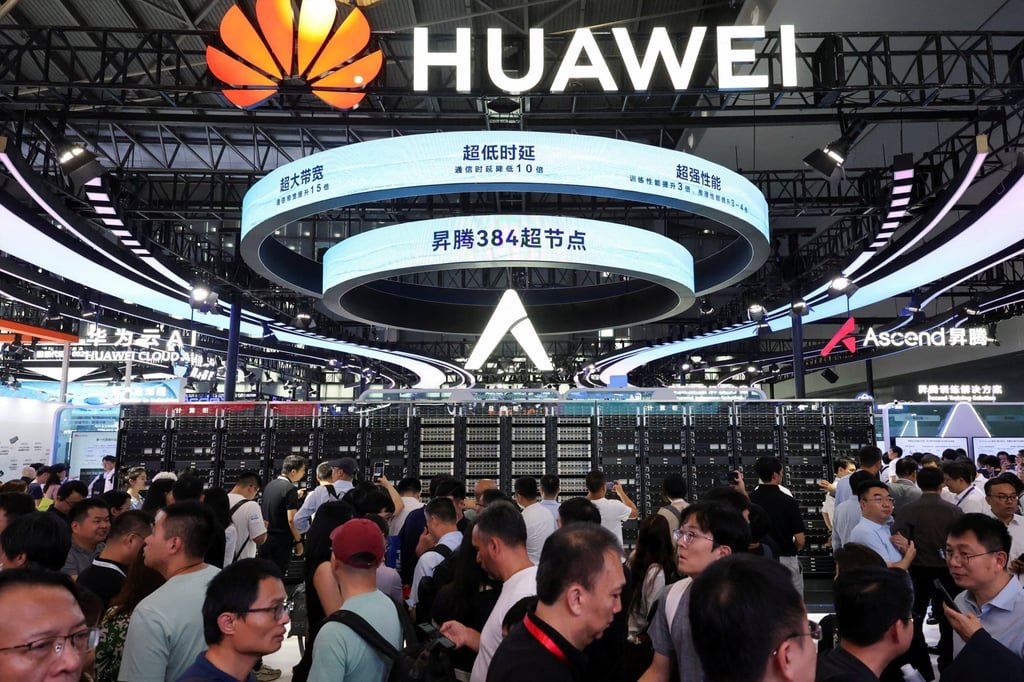 People visit a Huawei booth at the World Artificial Intelligence Conference in Shanghai, on July 26. Photo: Reuters