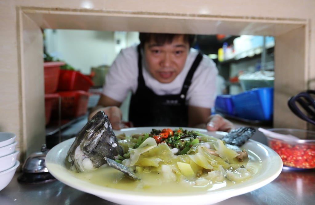 Chef Ng Kong-kiu presents a dish at Ju Xing Home in Prince Edward. Photo: Sam Tsang