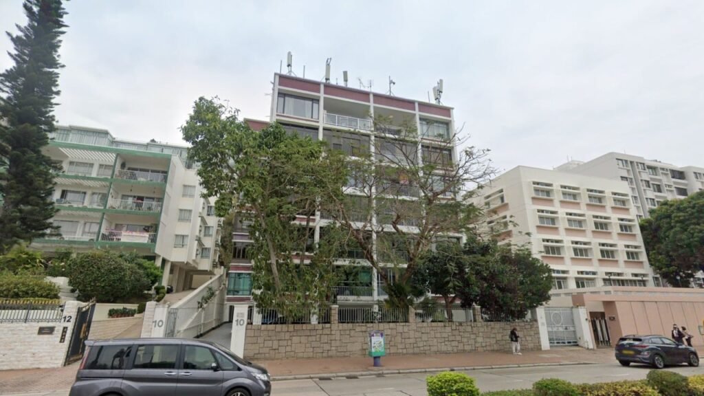 Hong Kong police hunt for 17-year-old girl who threw knives at ex-girlfriend