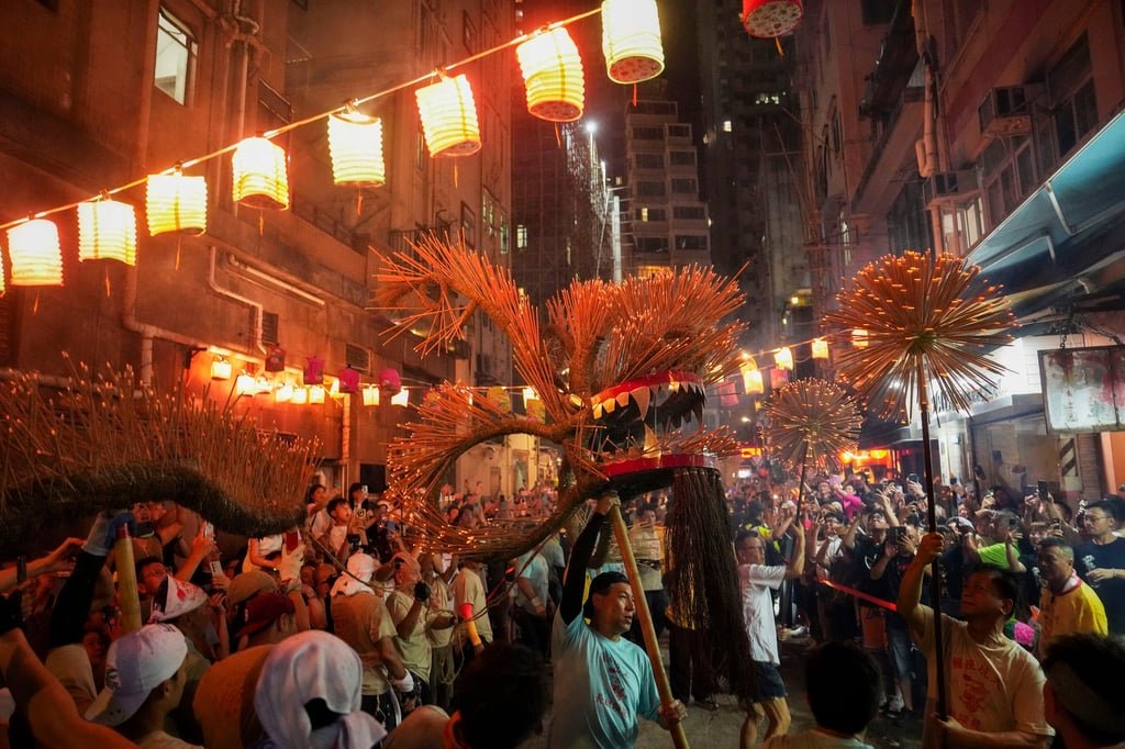 The Fire Dragon Dance in Tai Hang has attracted enthusiasm on social media. Photo: Elson Li