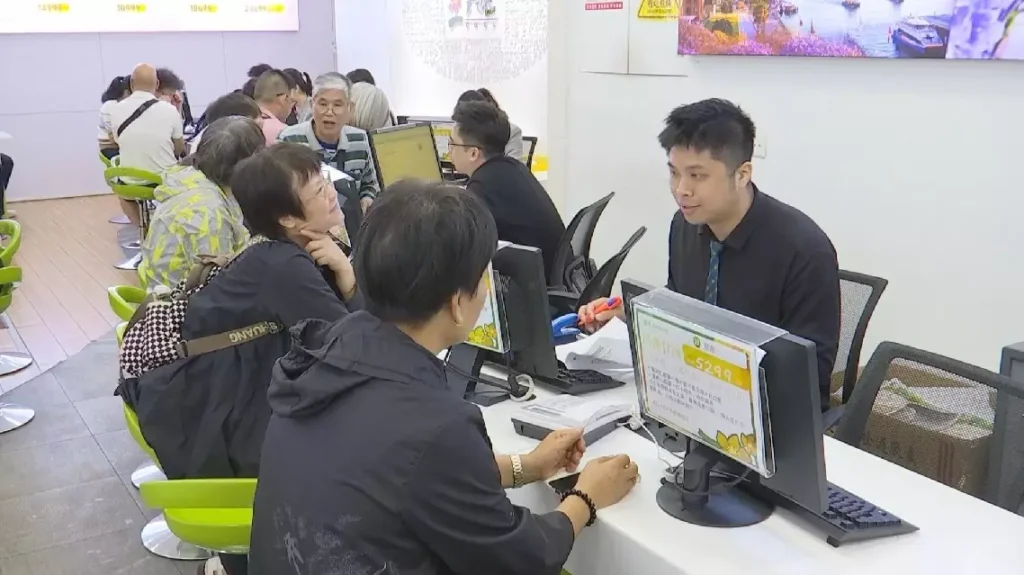 Off-peak travel booms in China amid post-holiday price plunge