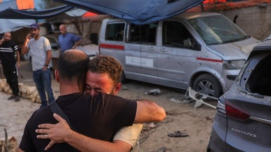 Members of the press mourn following an Israeli strike that reportedly struck a house used by journalists in the Al-Zawayda city near Deir al-Balah, in the central Gaza on October 19, 2025.(AFP)