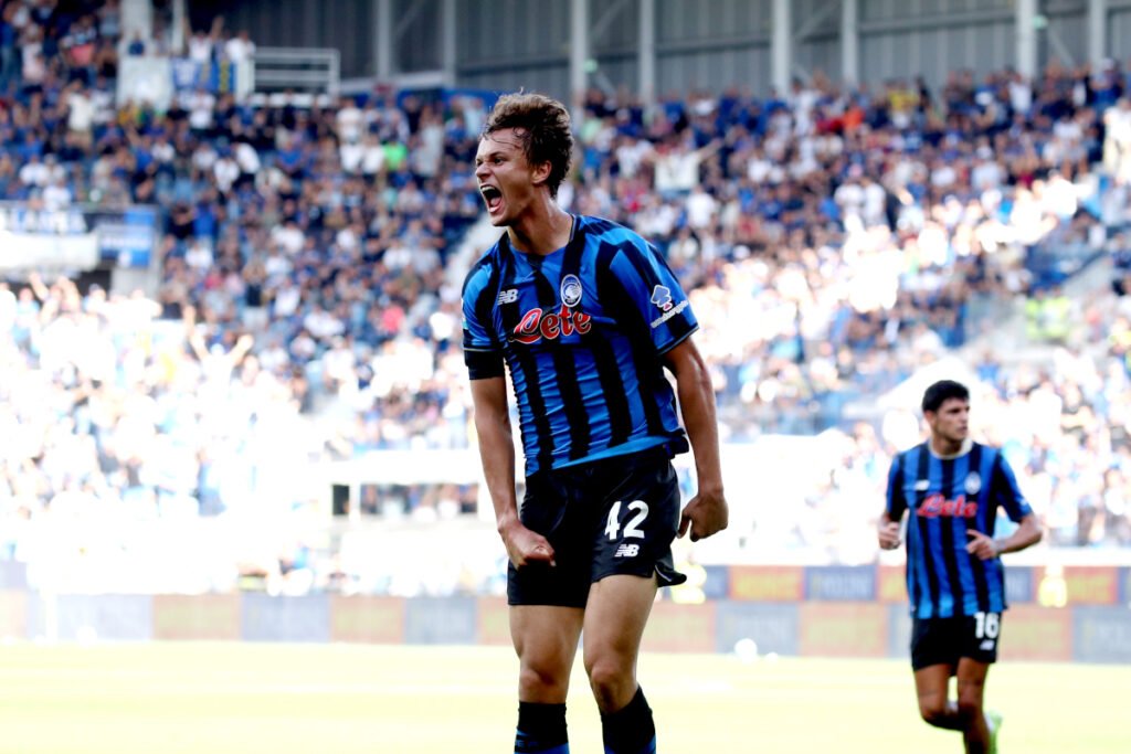 BERGAMO, ITALY - SEPTEMBER 14: Giorgio Scalvini of Atalanta BC celebrates after scoring his team's opening goal during the Serie A match between Atalanta BC and US Lecce at Gewiss Stadium on September 14, 2025 in Bergamo, Italy. (Photo by Maurizio Lagana/Getty Images)