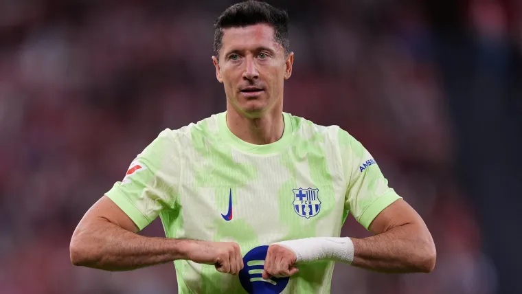 Lewandowski Premier League future hinges on Barcelona contract call