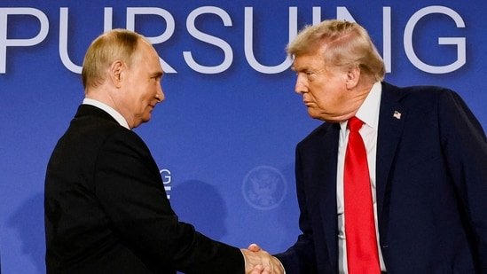Donald Trump and Vladimir Putin shake hands during a press conference(REUTERS/File)