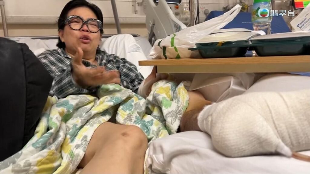 八両菜的左腳需要不停植皮，現時長期要用機器抽出血水。