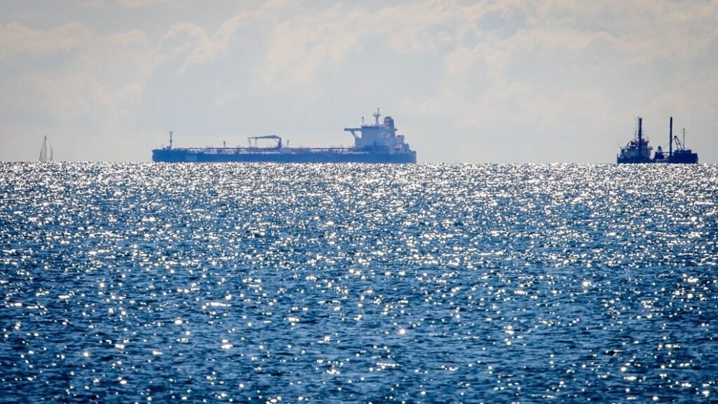 China Welcomes Russia’s Sanctioned Shadow Fleet LNG Tankers, Reuters Reports