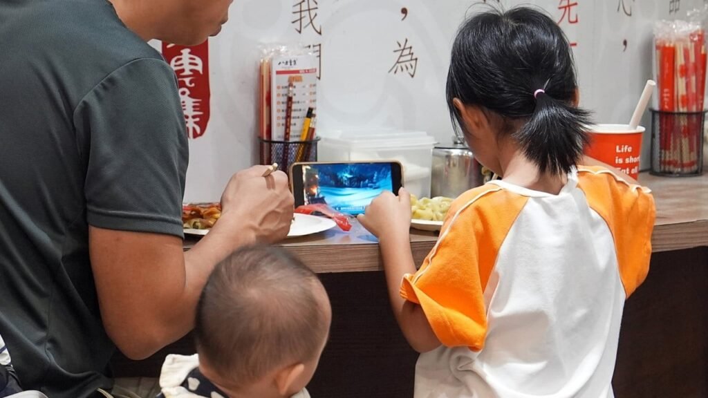 Half of Hong Kong children aged 6 to 10 own smartphones, non-profit urges delay