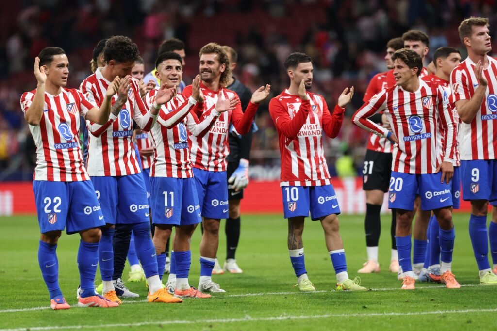 Atletico Madrid players applaud at the end of the Spanish league football match between Club Atletico de Madrid and CA Osasuna at Metropolitano Stadium in Madrid on October 18, 2025. (Photo by Thomas COEX / AFP) (Photo by THOMAS COEX/AFP via Getty Images)
