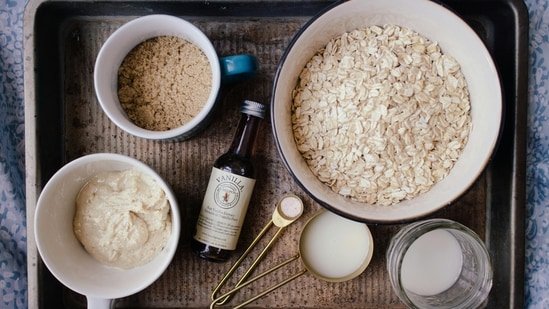 According to Siddhartha, only eating oats is one of the worst breakfast choices. (Pexel)