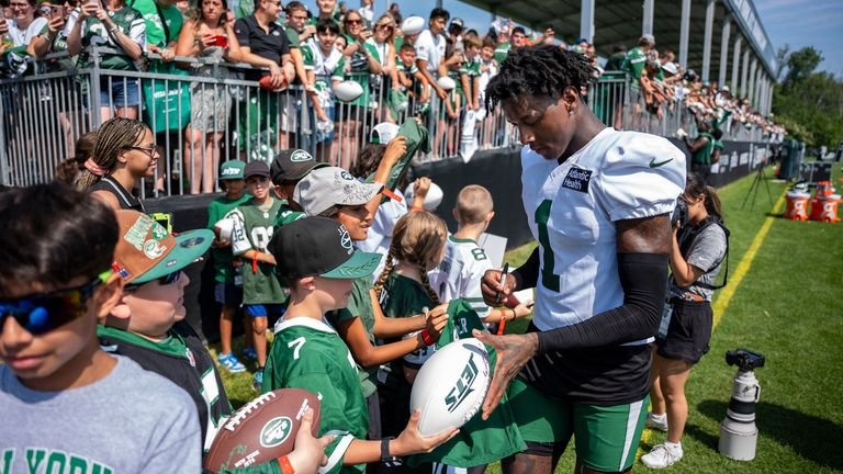Young fans receive autographs from New York Jets cornerback Sauce Gardner at the team's training camp (AP Photo/Angelina Katsanis)
